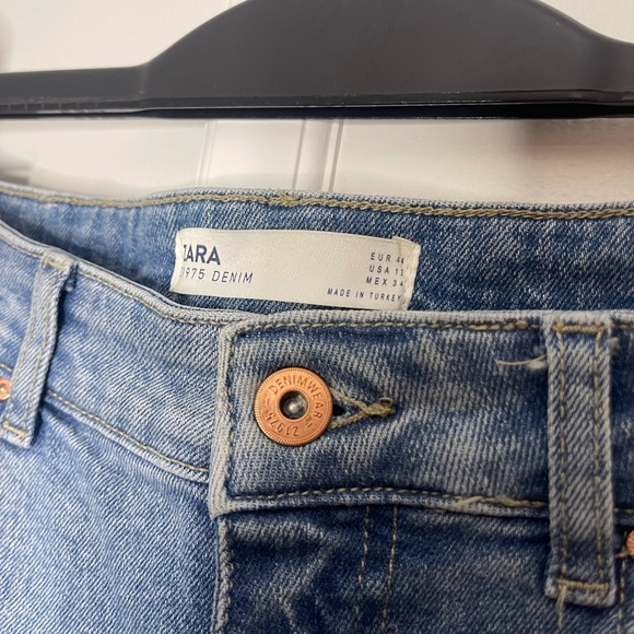 Zara mid rise jeans (ripped hem) in size US 12 - Picture 4 of 4